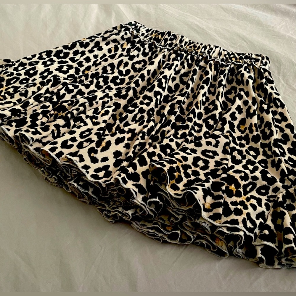 NEW Without Tags VICI Luther
Leopard Ruffle Skirt
